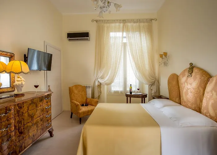 Roma Central Guest House 4*