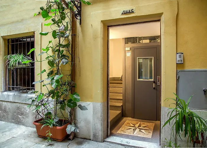 Roma Central Guest House 4*